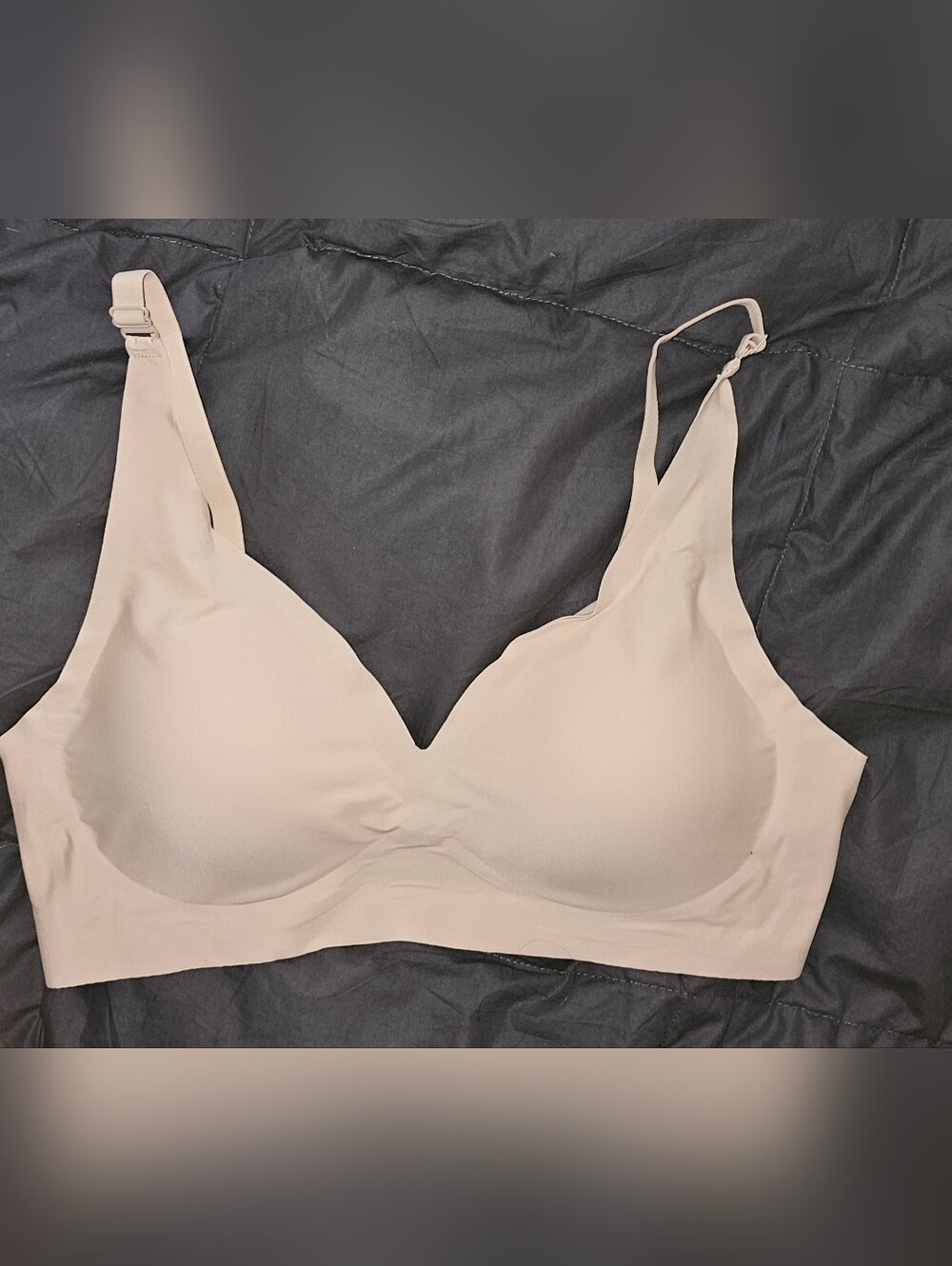 [NEW] Nude Seamless Wireless V-neck T-Shirt Bra Medium